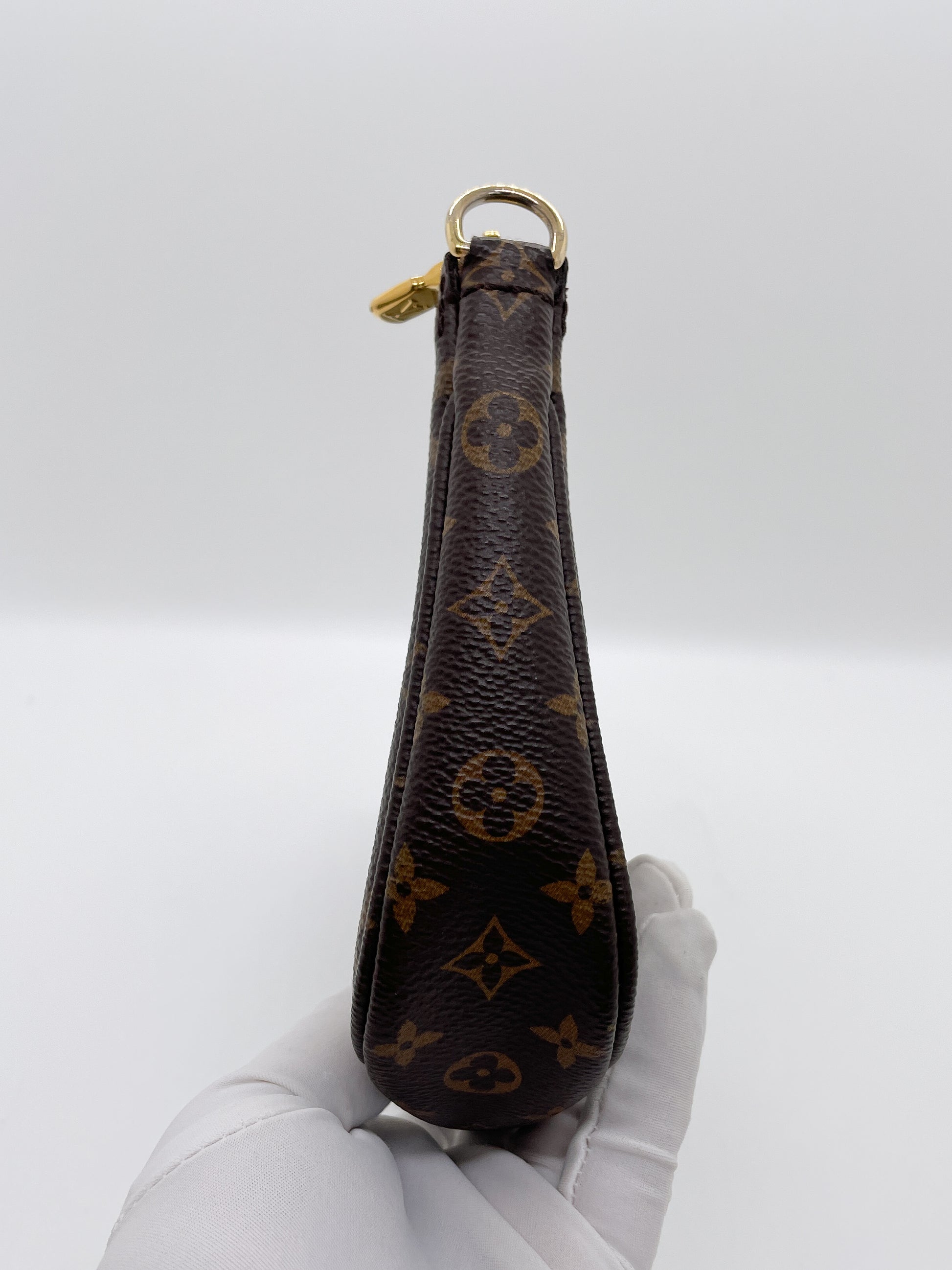 Authentic Louis Vuitton Classic Monogram Light Pink Strap Multi-Pochette  Accessoires Bag