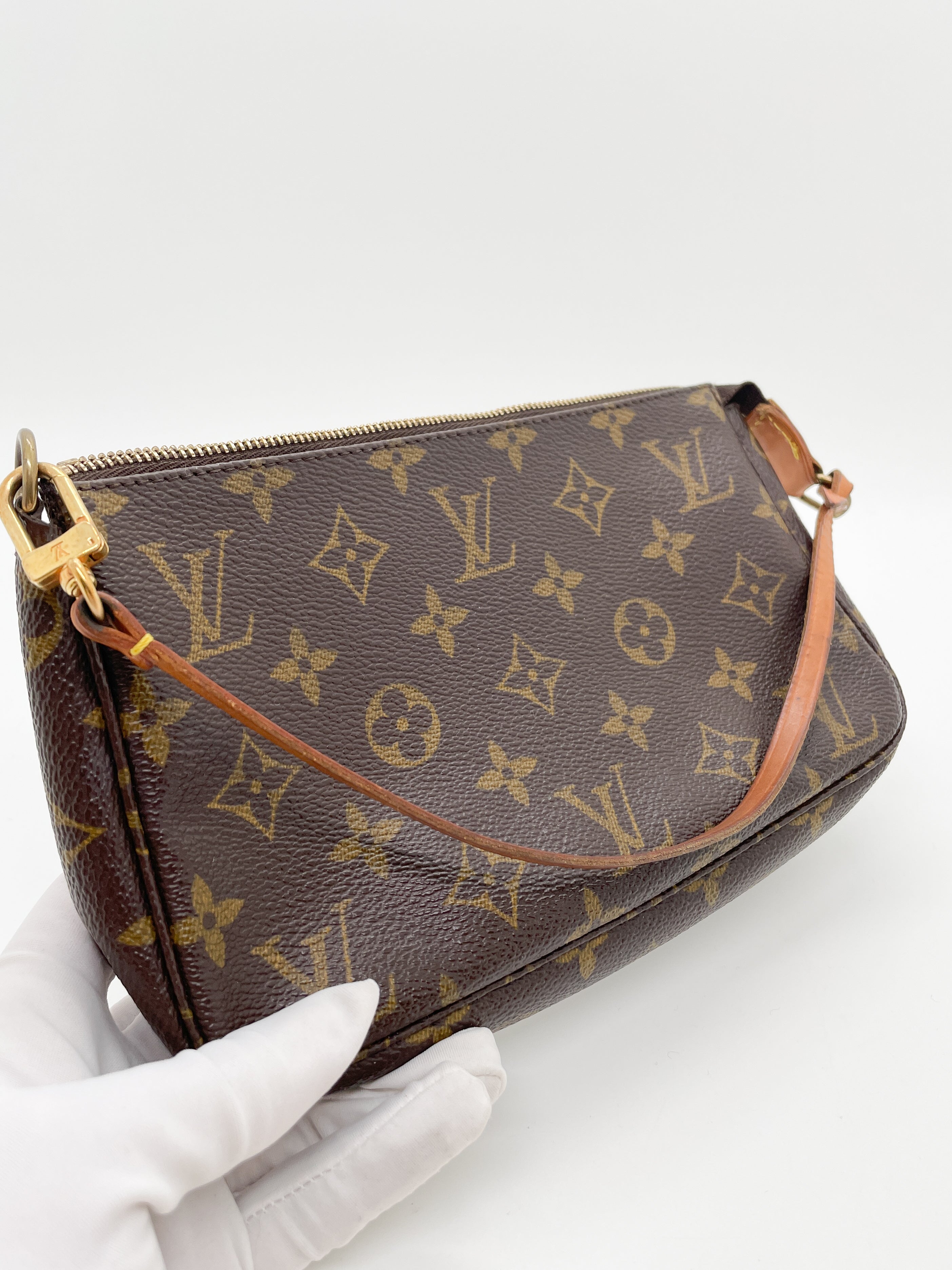 Pochette louis vuitton 300 euro sale