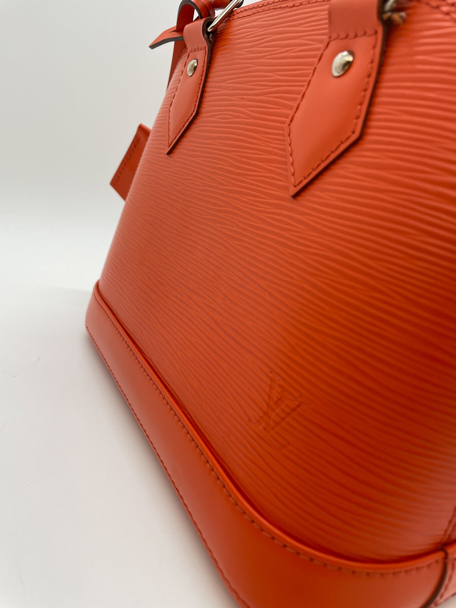 Louis Vuitton - Authenticated Alma Bb Handbag - Leather Orange for Women, Very Good Condition
