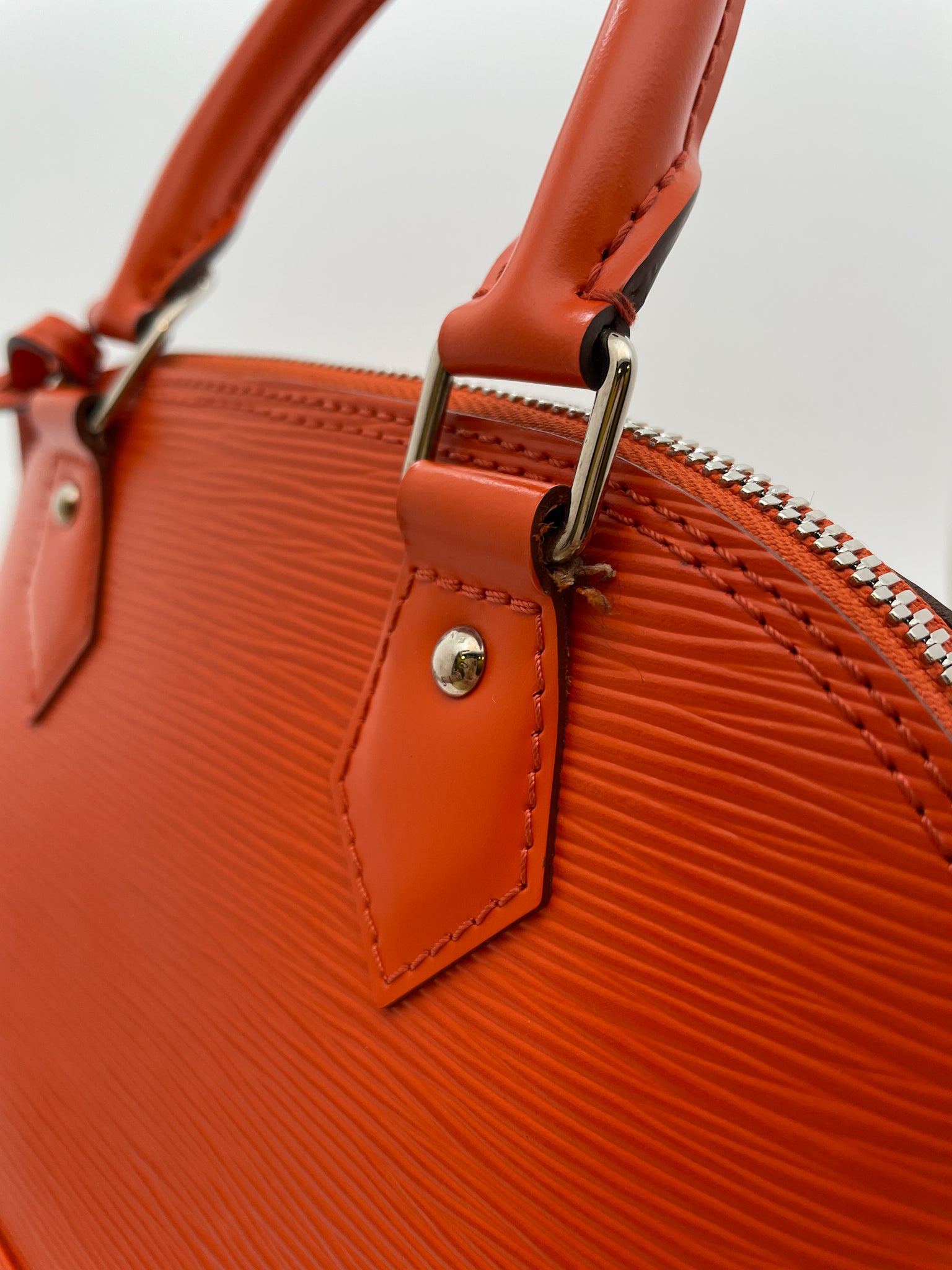 Louis Vuitton - Poppy Orange Epi Leather #AlmaBB Bag 🍊 ~Avaliable on our  OnlineShop & Nişantaşı Store✨