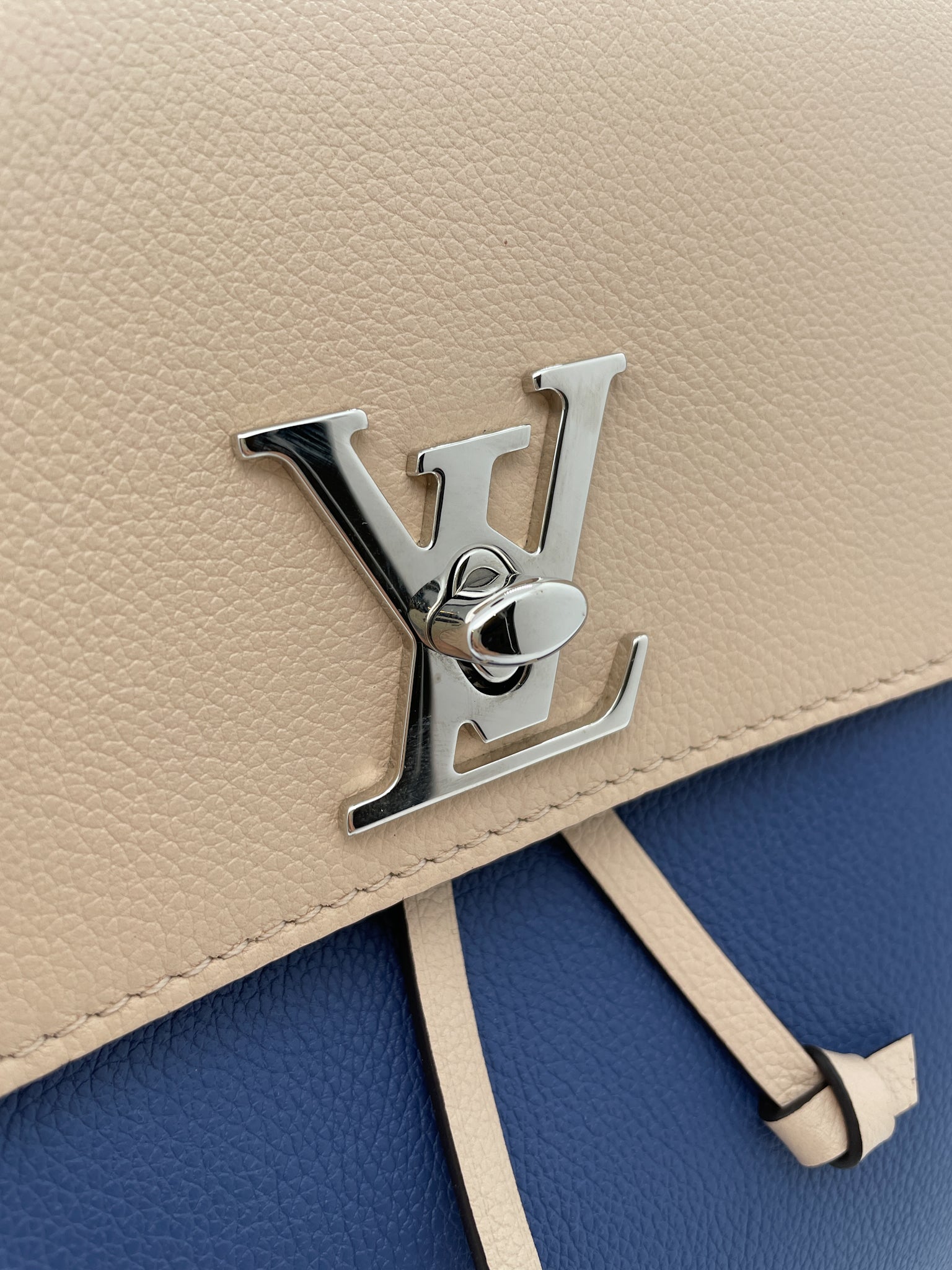 We love the #LouisVuitton 'Lockme' backpack 🔒❤️ do you? . . .  #ThreadsStyling #luxurysocialcommerce #louisvuittonbag #lv #lvbag…